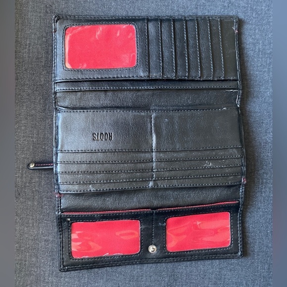 ROOTS CANADA Vintage Genuine Leather Wallet Black Red Accents Trifold CLASSIC - Picture 6 of 6